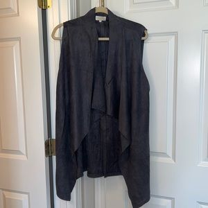 Mud Pie M/L open faux suede vest / shawl - great condition - slate grey